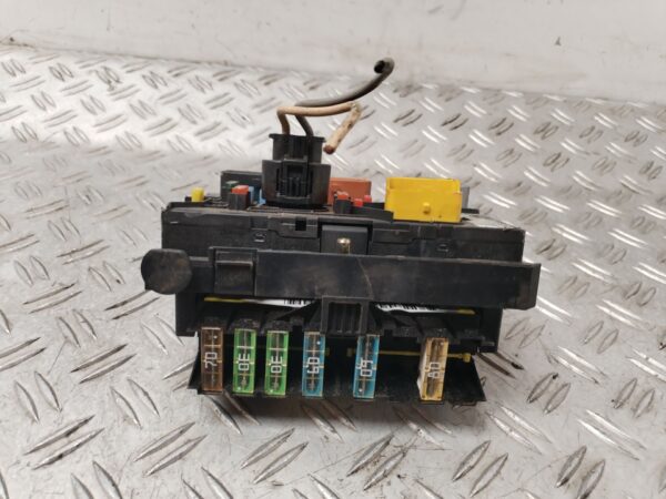 CAJA RELES / FUSIBLES 132301