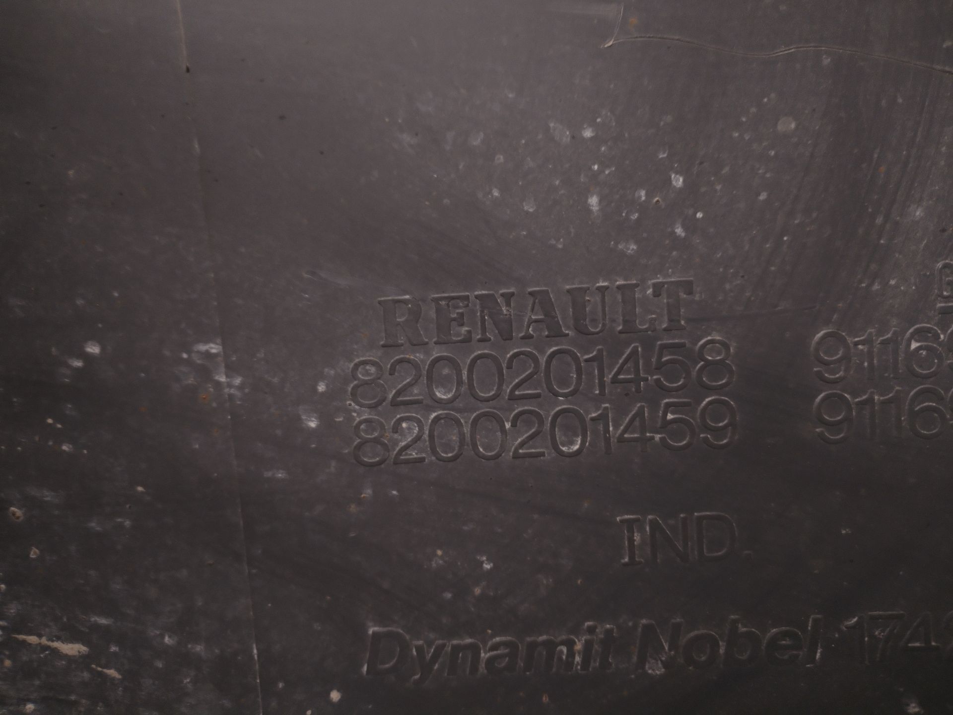 PUNTERA PARAGOLPES TRASERA IZQUIERDA 131703