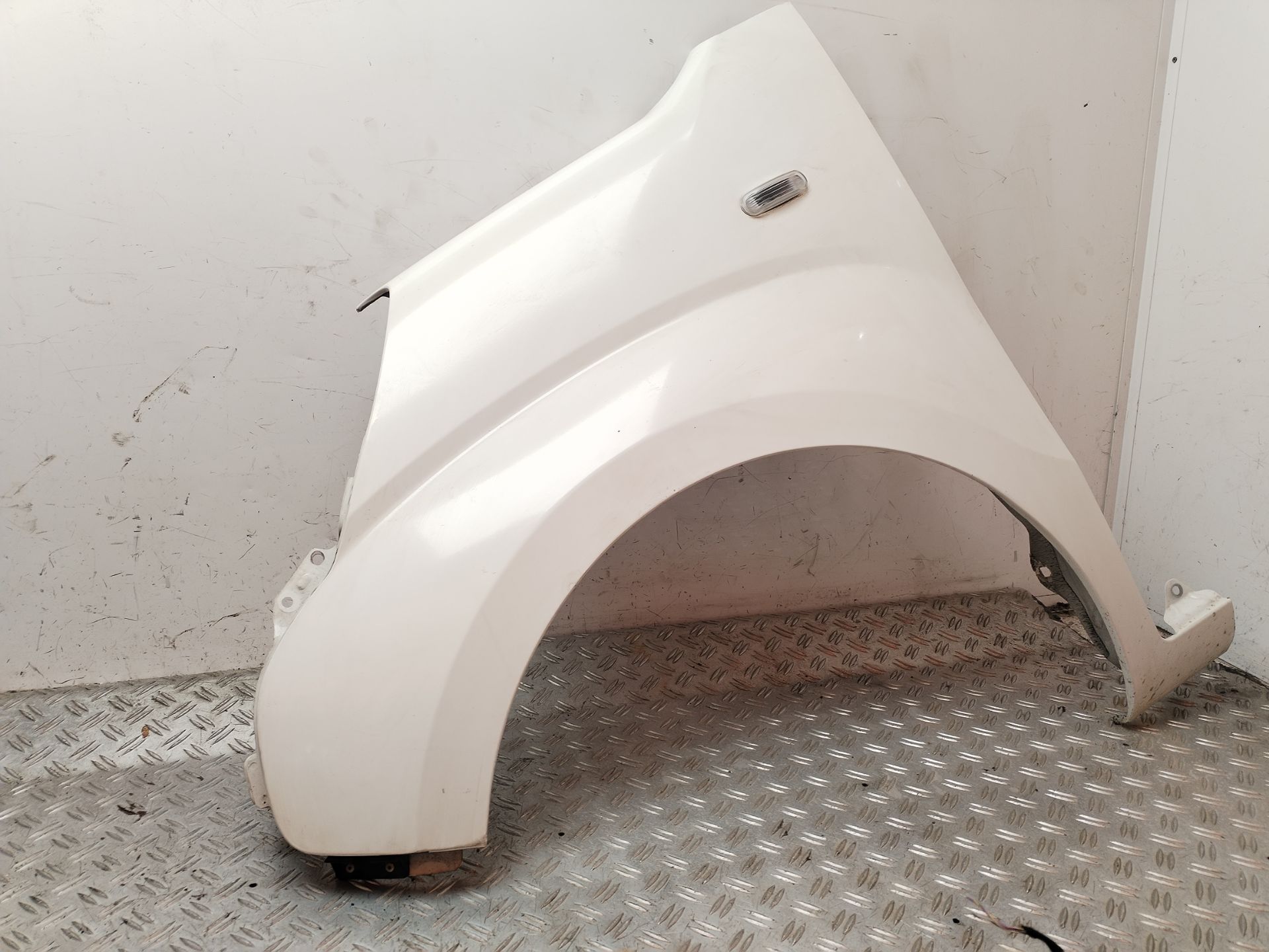 ALETA DELANTERA IZQUIERDA 131092