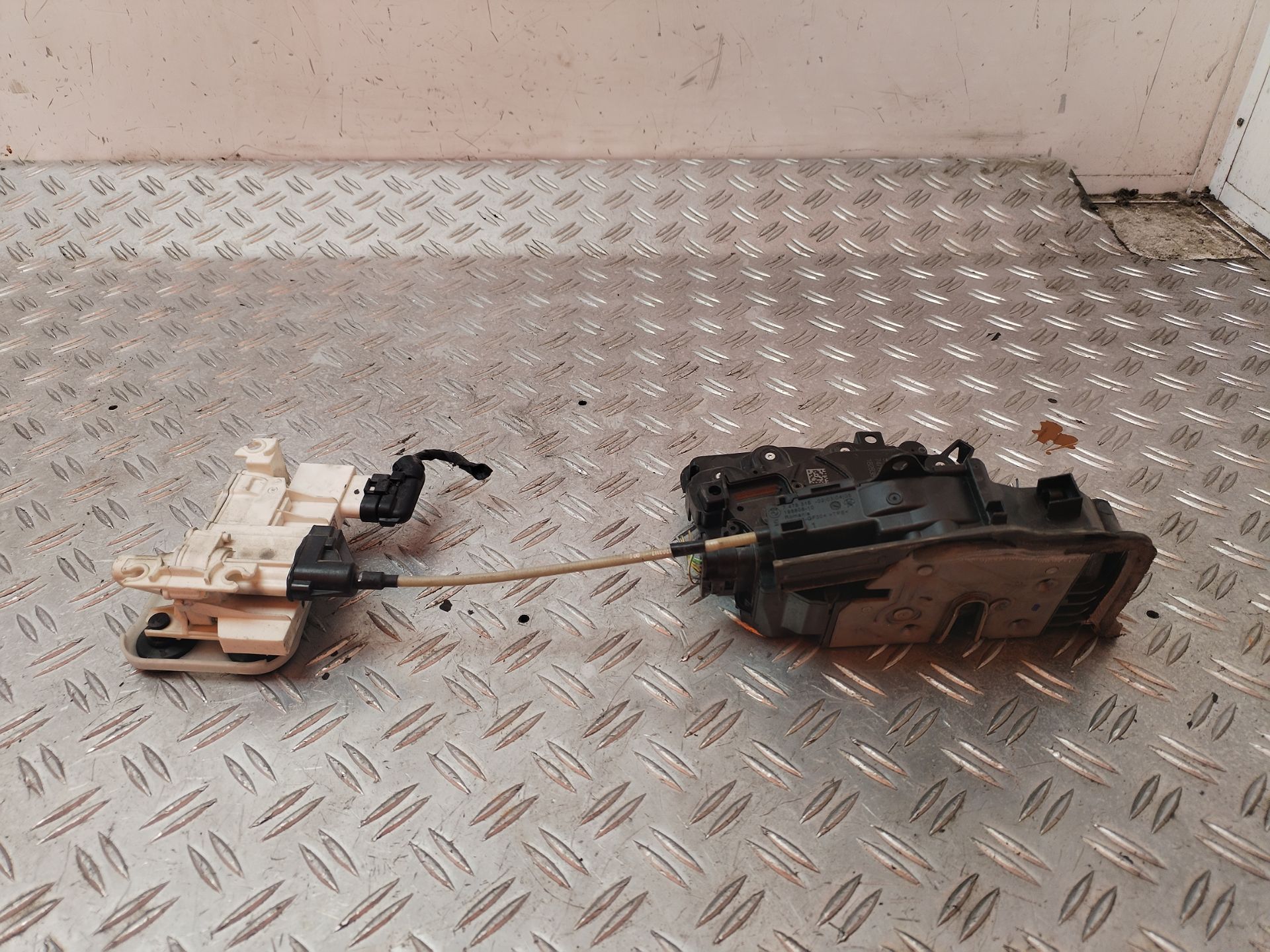 CERRADURA PUERTA TRASERA IZQUIERDA 131379