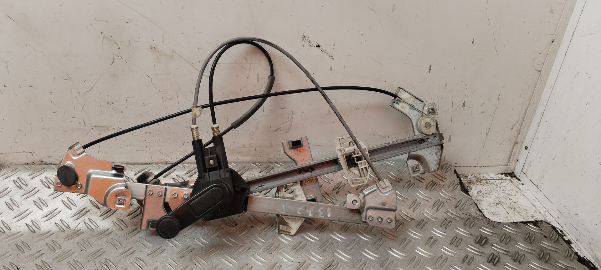 ELEVALUNAS DELANTERO DERECHO 132315