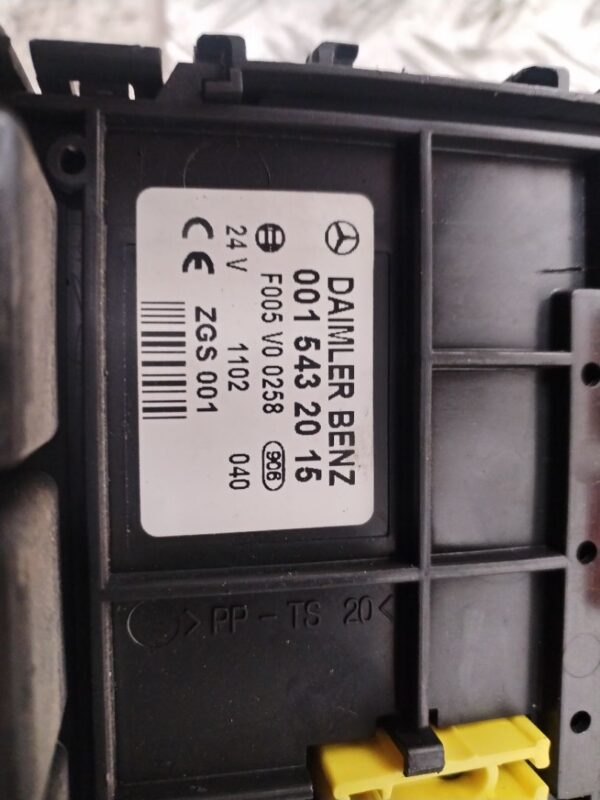 CAJA RELES / FUSIBLES 132647