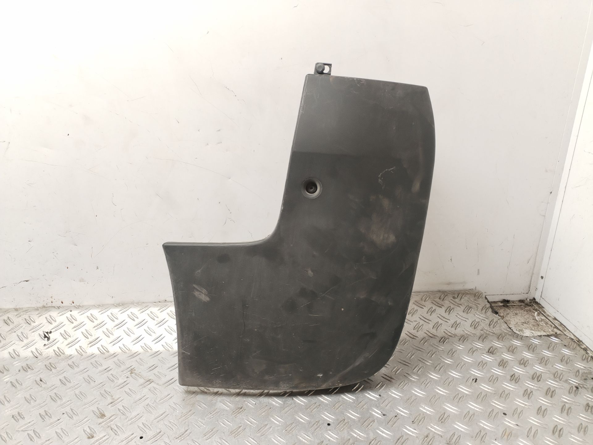 PUNTERA PARAGOLPES TRASERA IZQUIERDA 131703