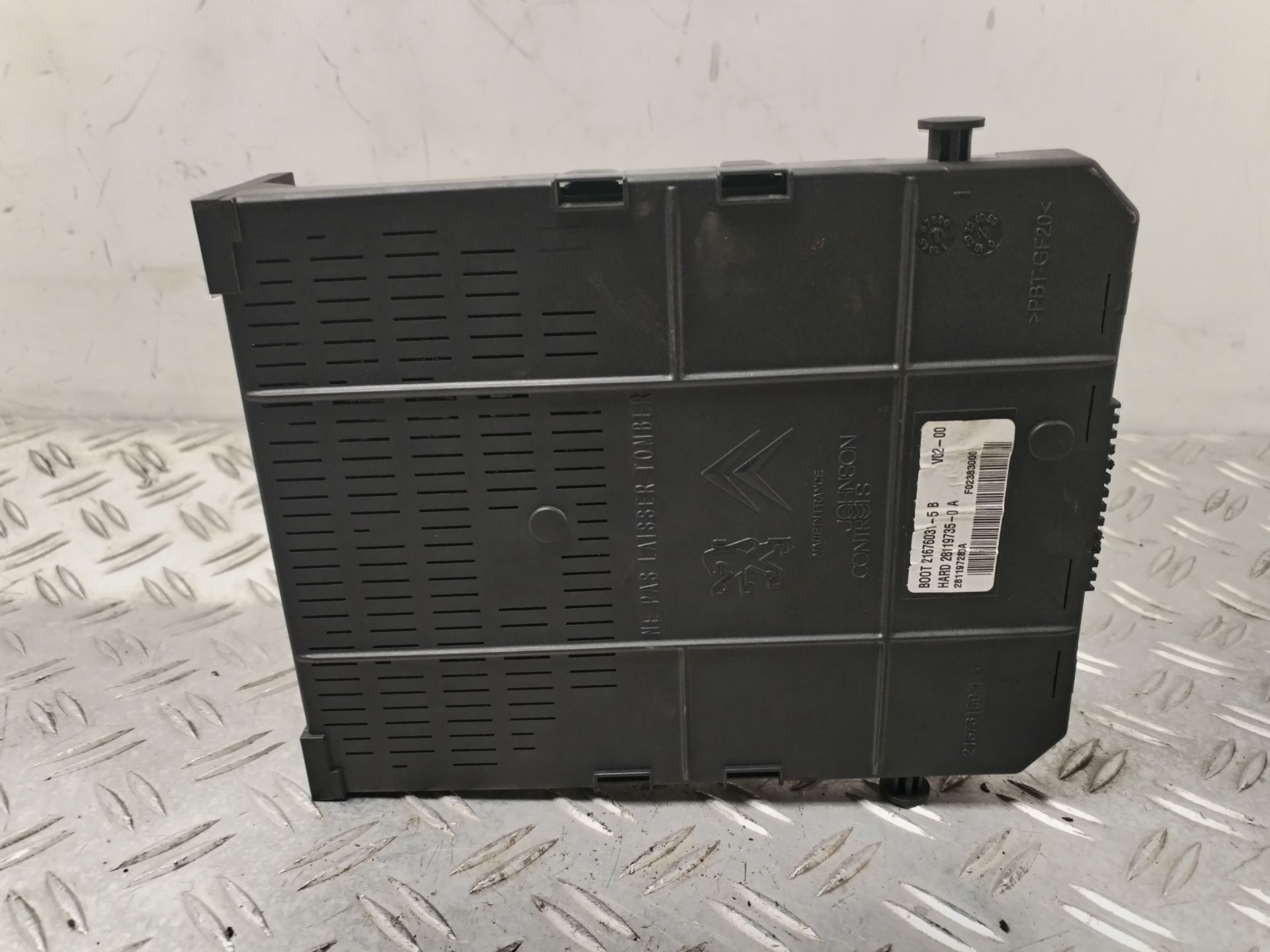 CAJA RELES / FUSIBLES 132367