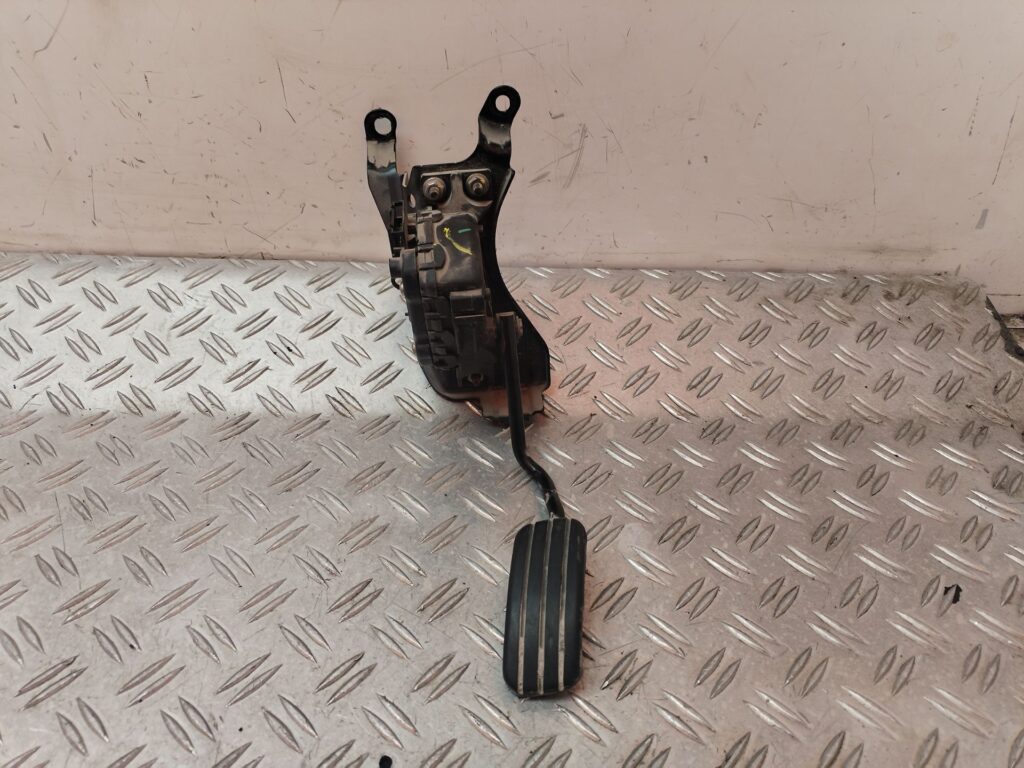 PEDAL ACELERADOR 131375