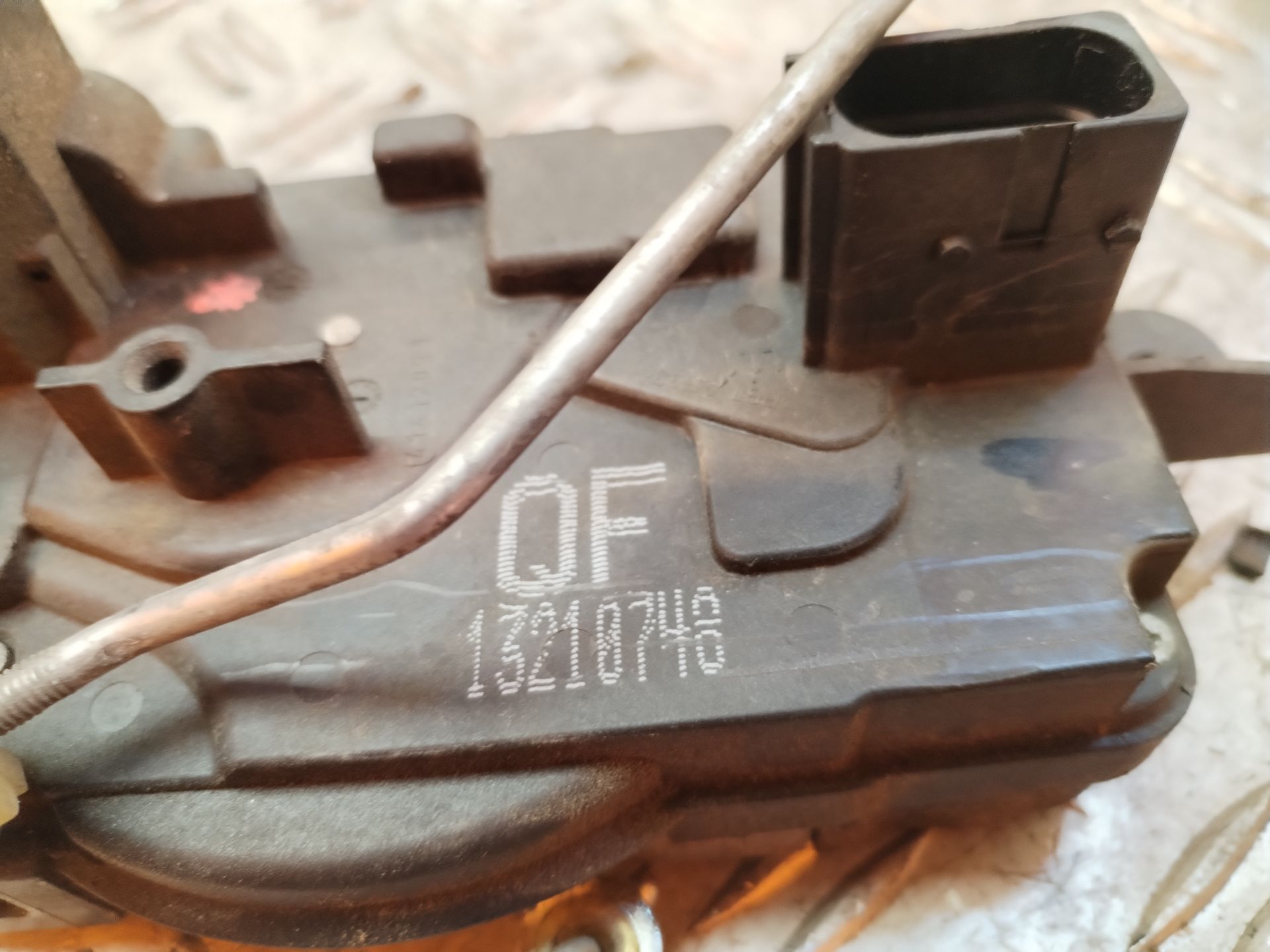 CERRADURA PUERTA DELANTERA IZQUIERDA 131820