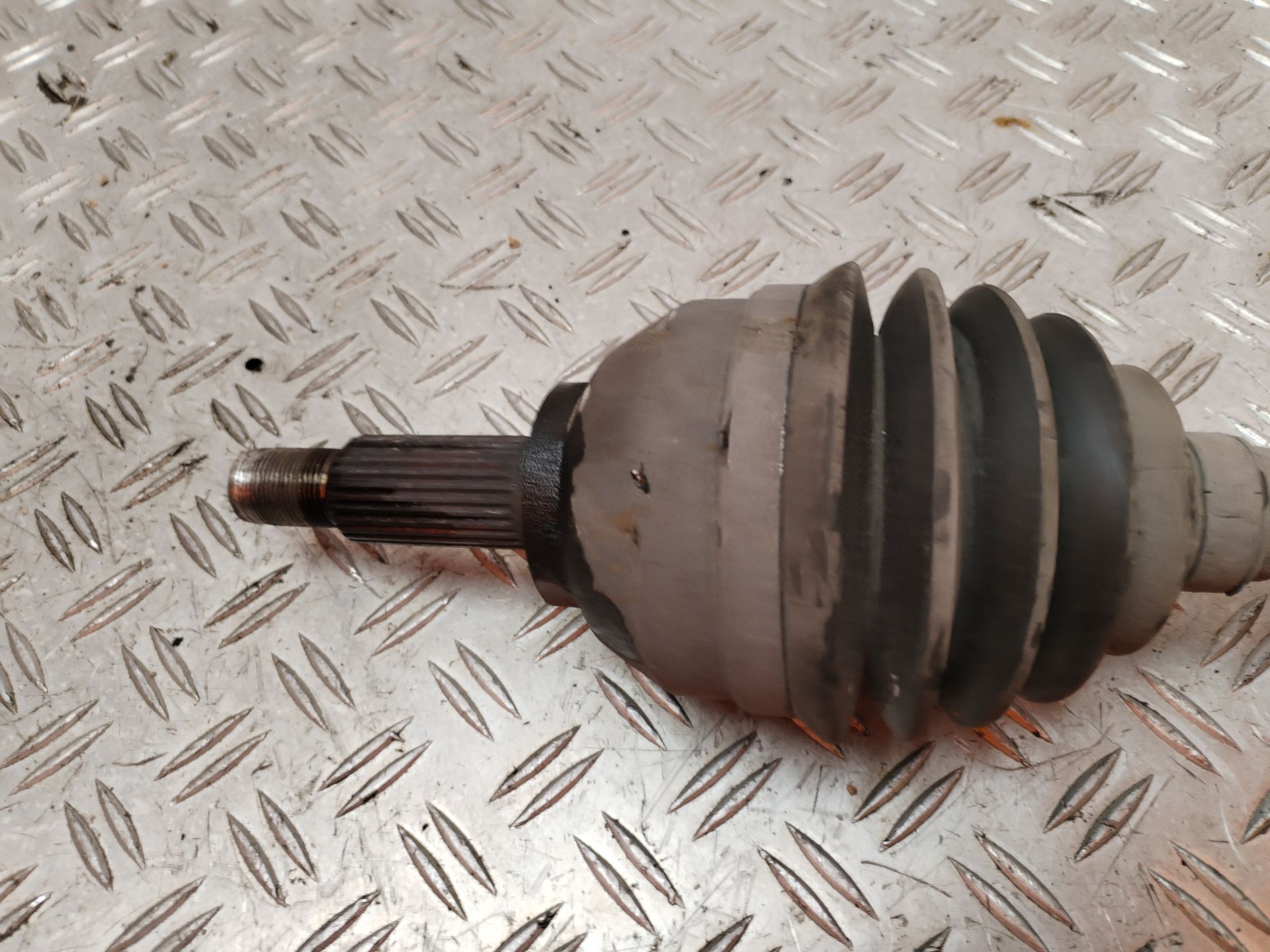 TRANSMISION DELANTERA IZQUIERDA 131566