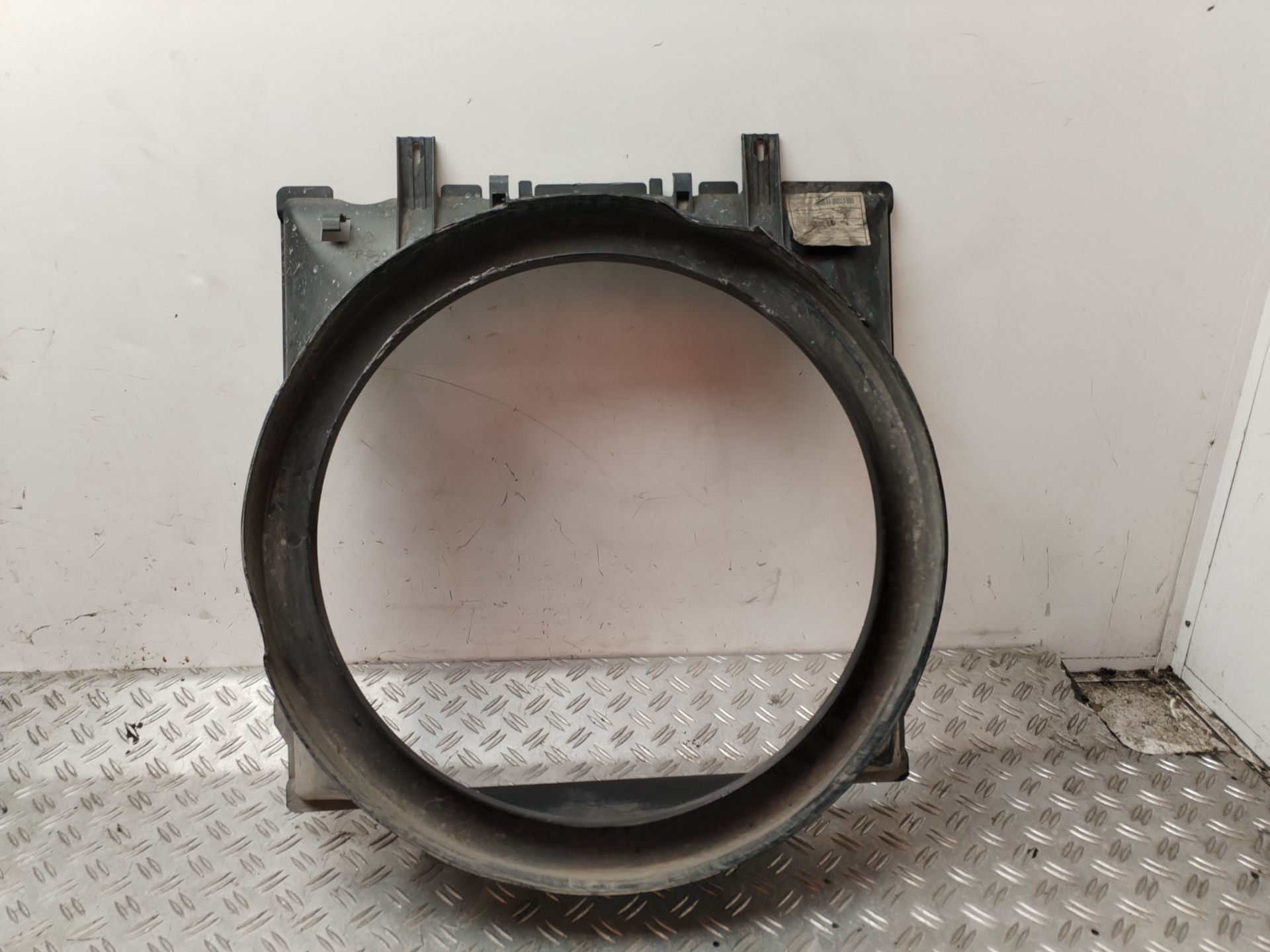 CALANDRA DELANTERA DE RADIADOR 131576