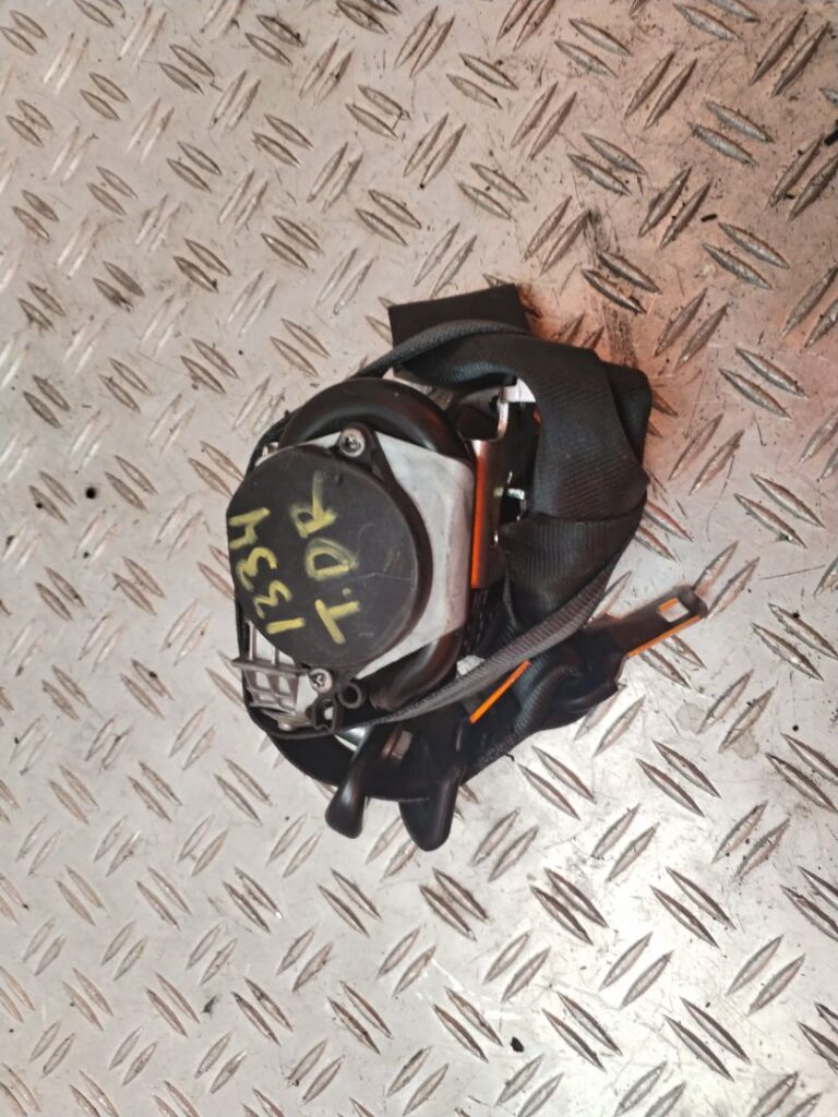 CINTURON SEGURIDAD TRASERO DERECHO 131531