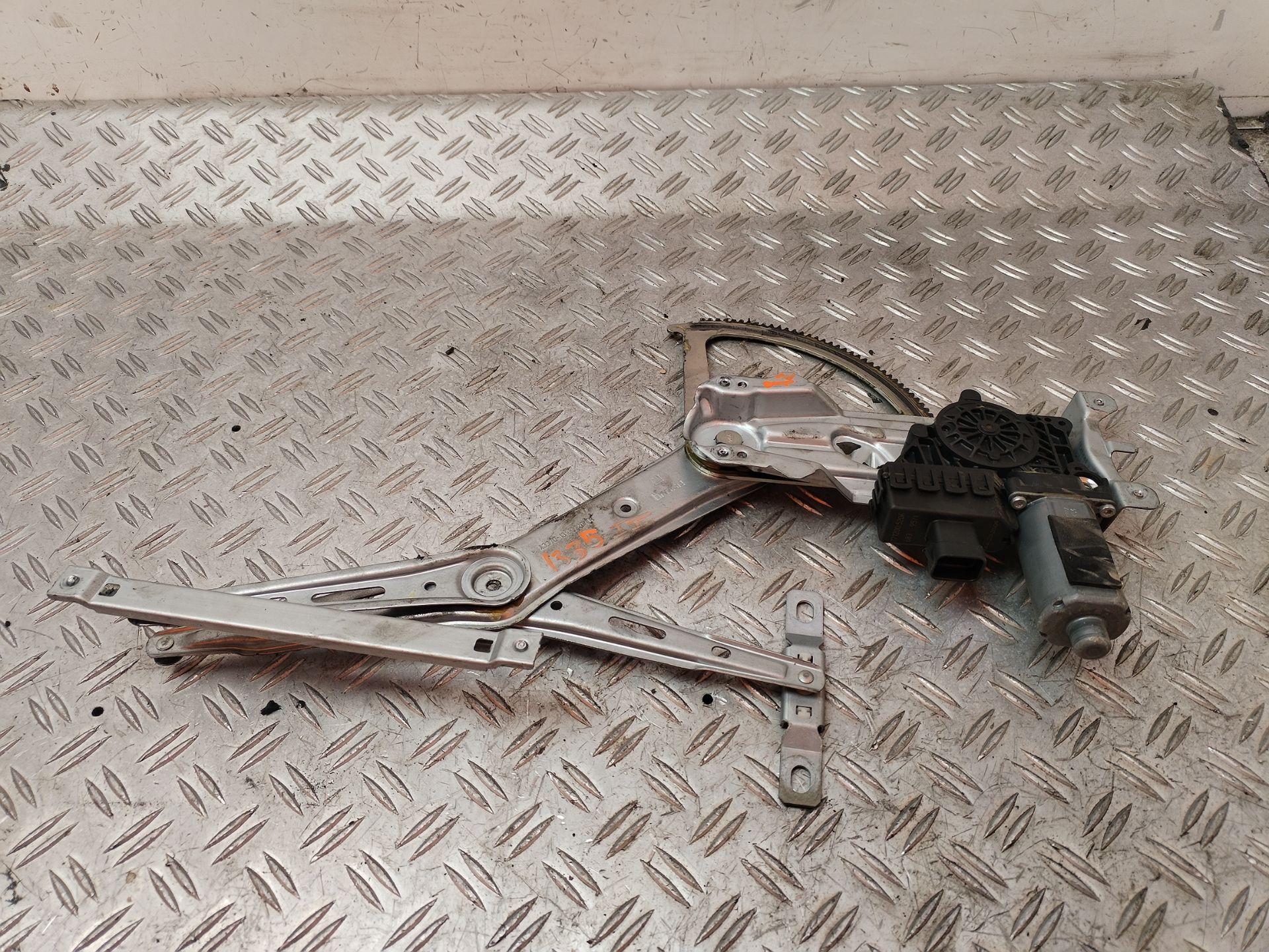 ELEVALUNAS DELANTERO IZQUIERDO 131853