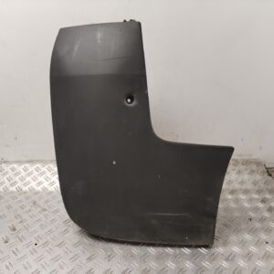 PUNTERA PARAGOLPES TRASERA DERECHA 131707