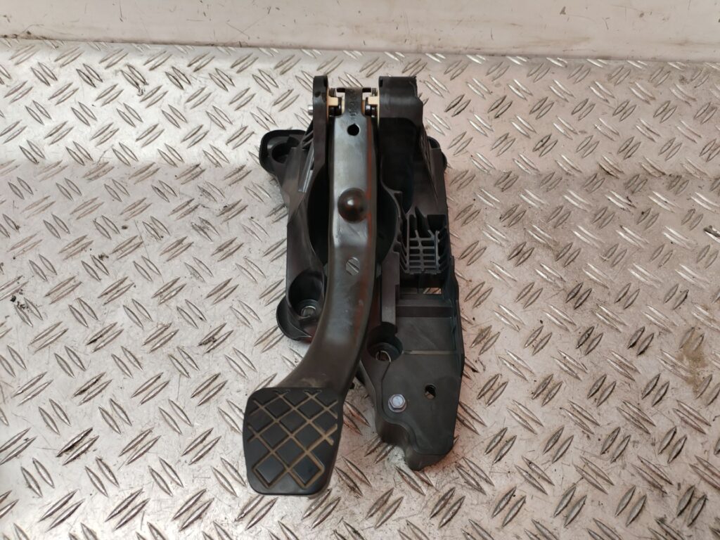 PEDAL FRENO 132547