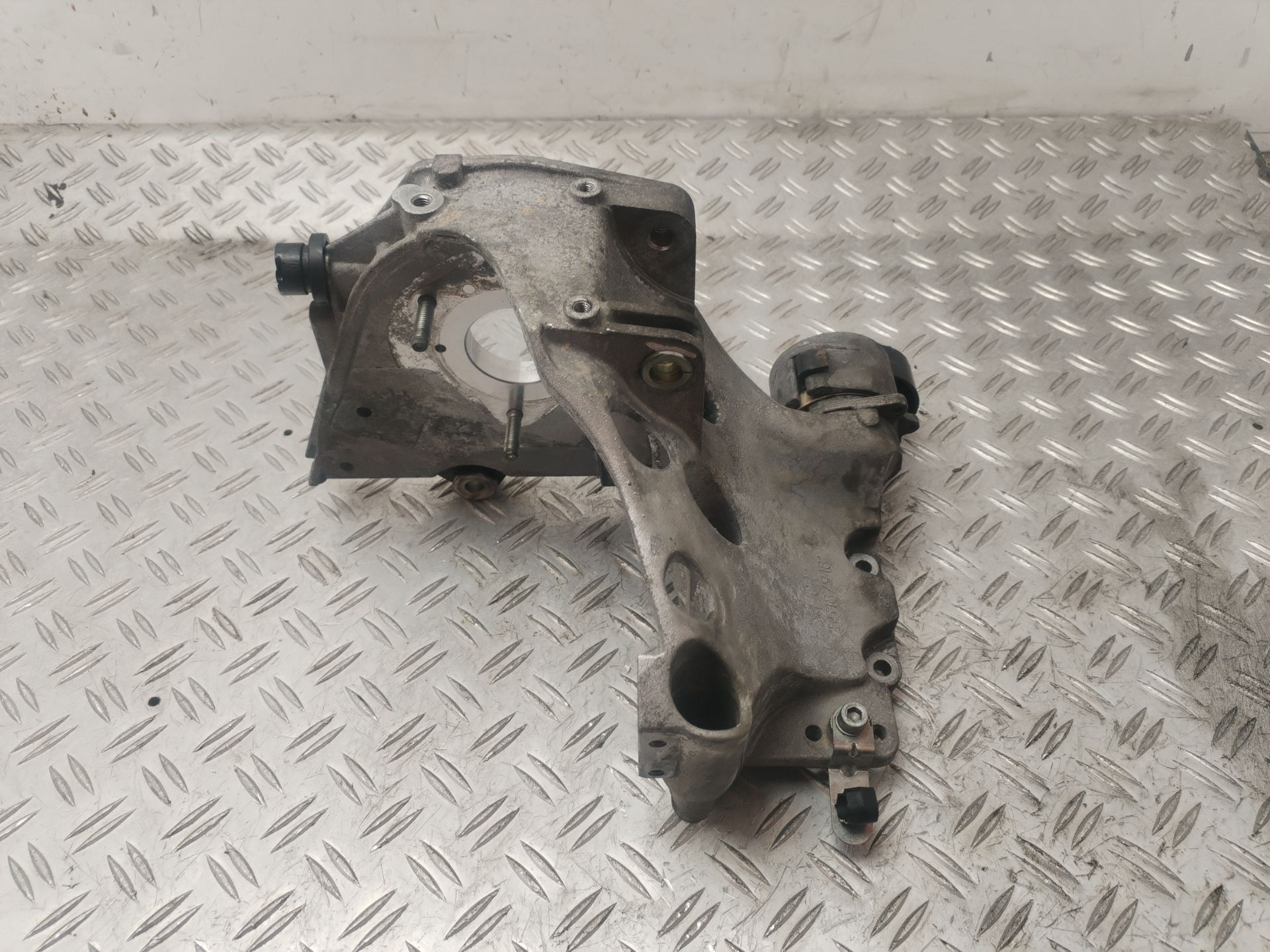 SOPORTE BOMBA INYECCION 132032