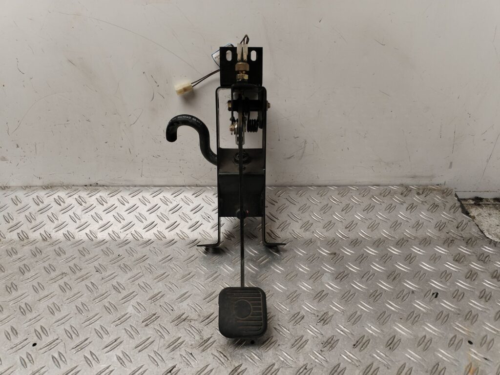 PEDAL EMBRAGUE 131413