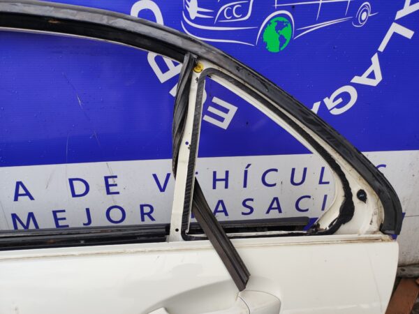 PUERTA TRASERA IZQUIERDA 98386