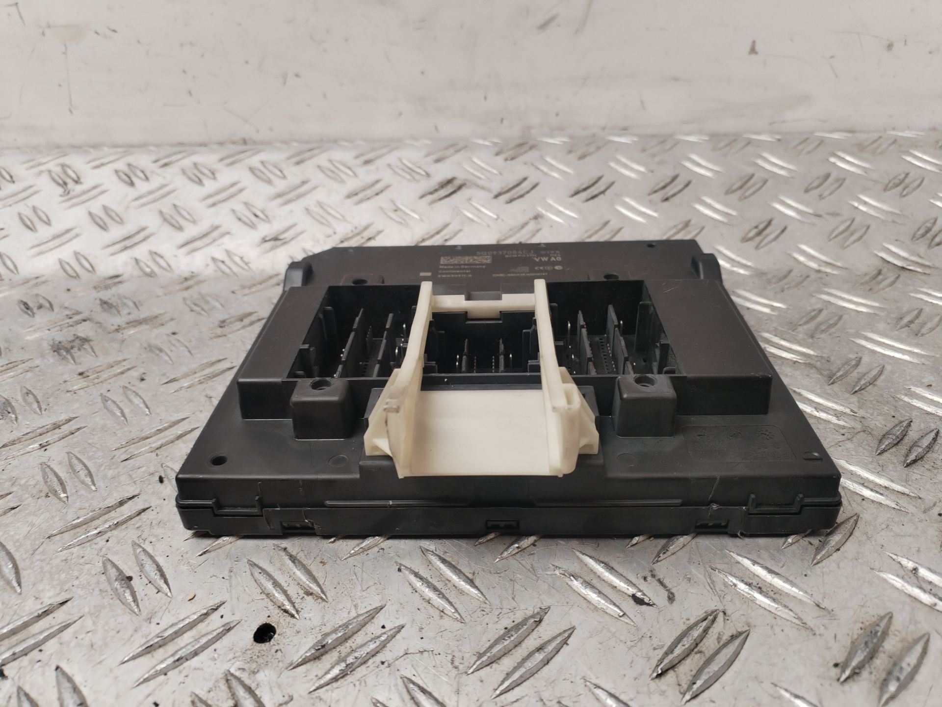 CAJA RELES / FUSIBLES 132501