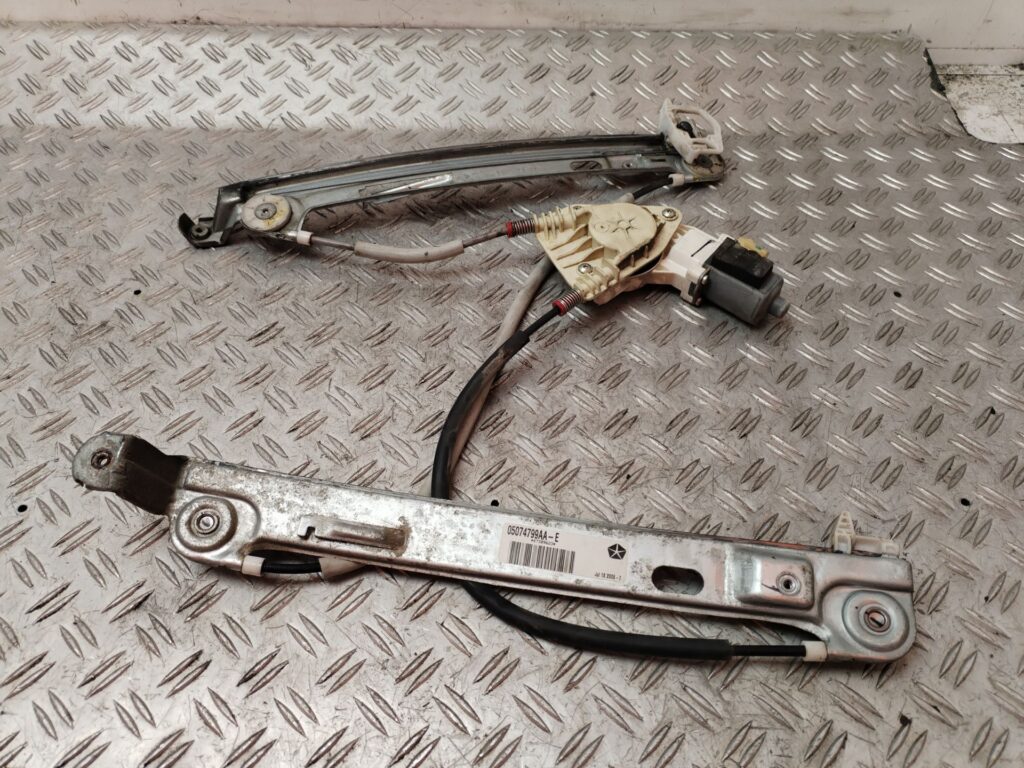 ELEVALUNAS DELANTERO IZQUIERDO 133303