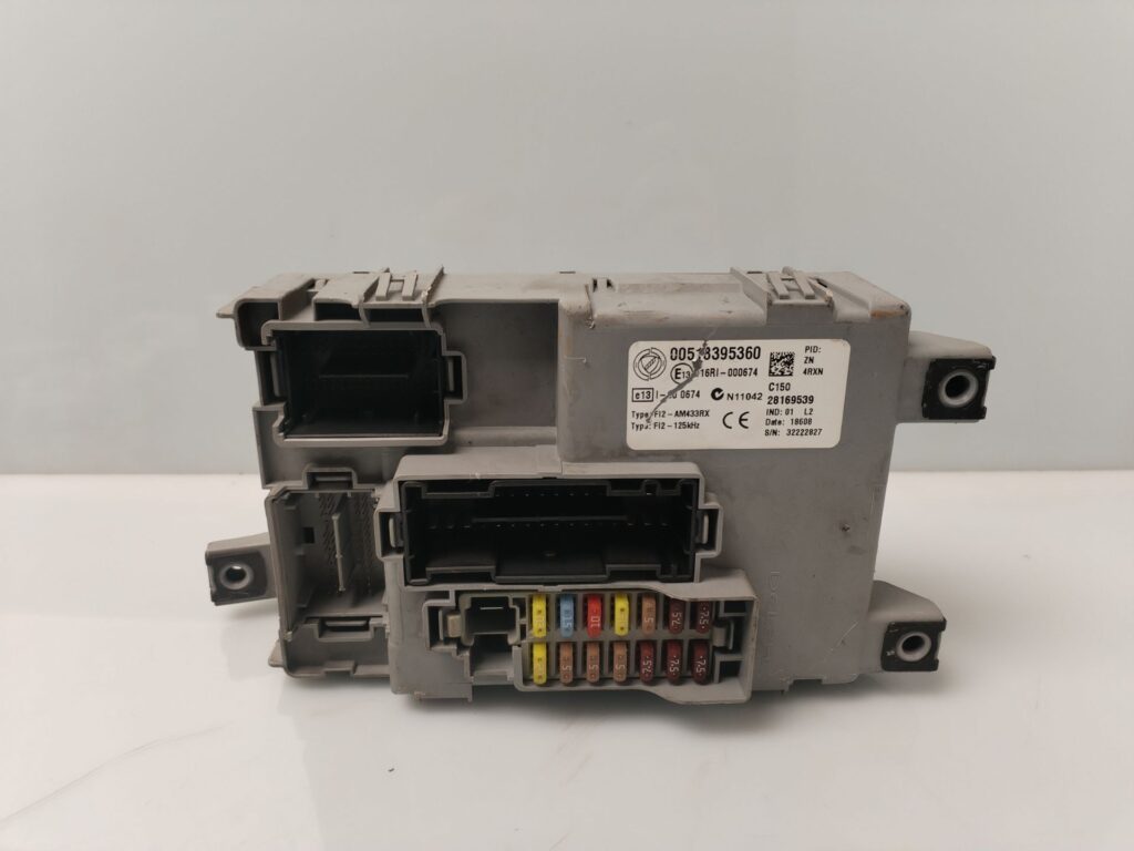 CAJA RELES / FUSIBLES 134361