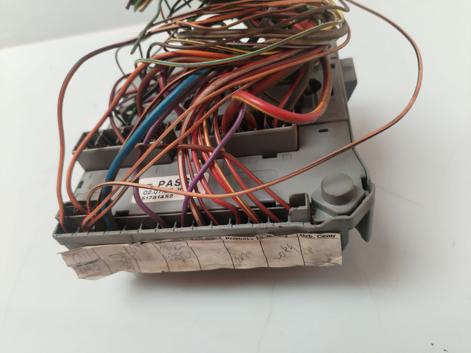 CAJA RELES / FUSIBLES 134300