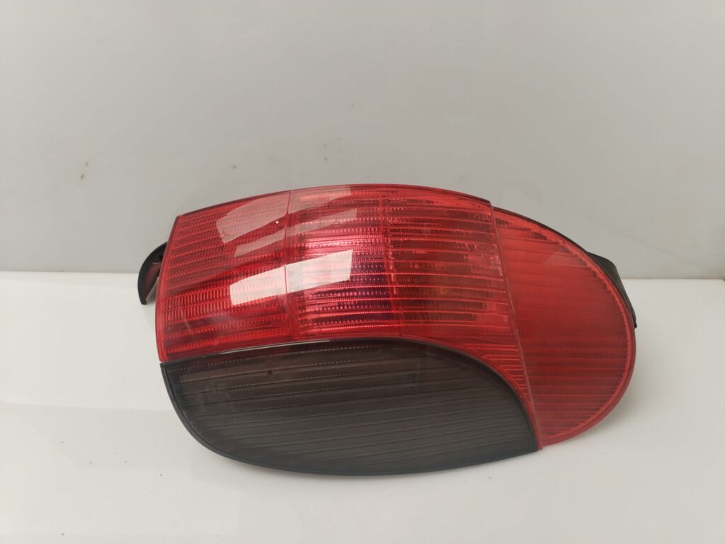 PILOTO TRASERO DERECHO 134104