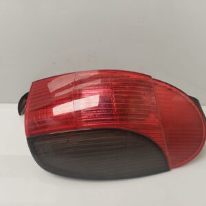 PILOTO TRASERO DERECHO 134104