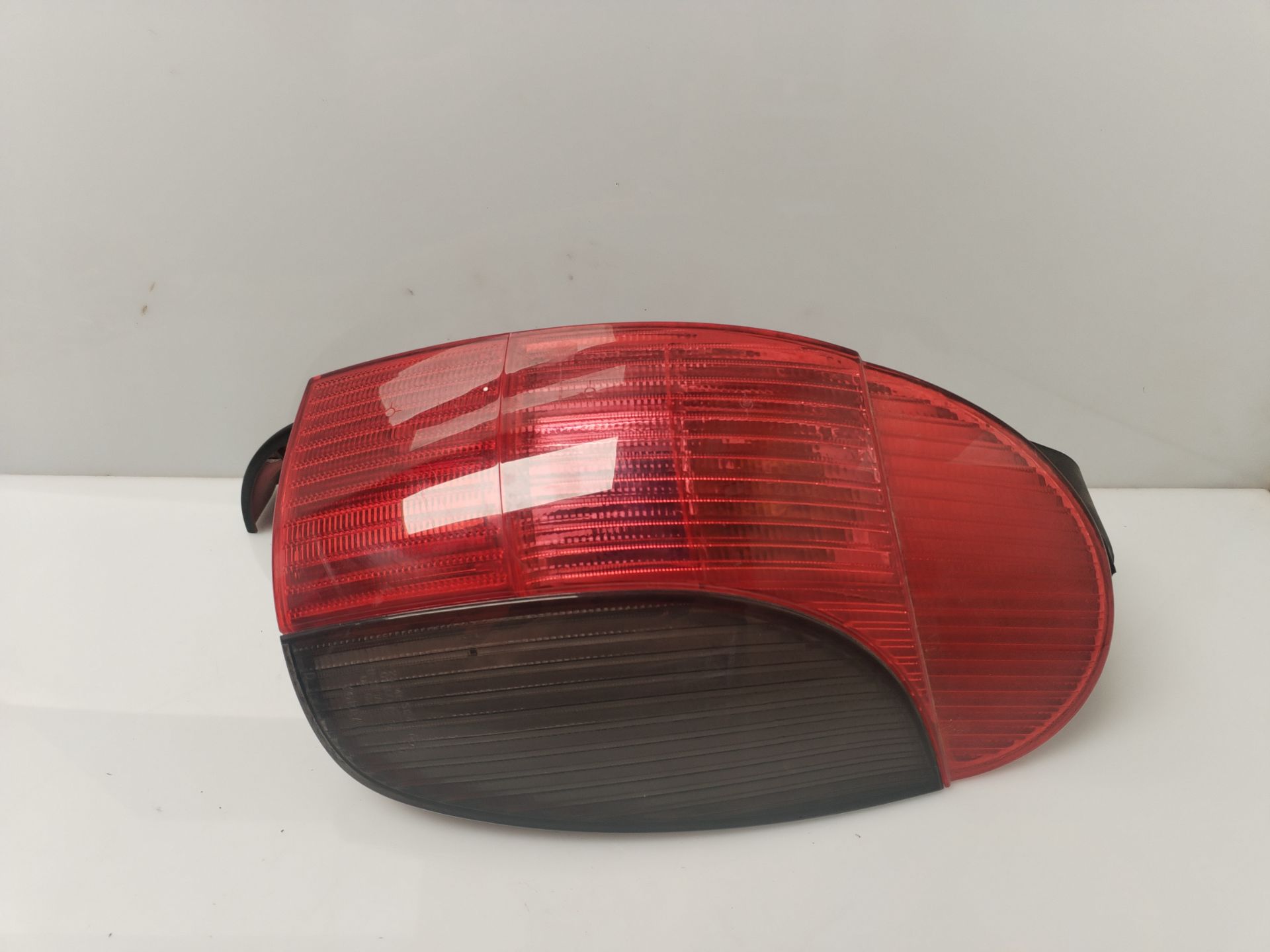 PILOTO TRASERO DERECHO 134104