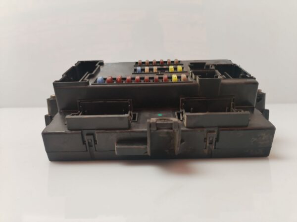 CAJA RELES / FUSIBLES 133692