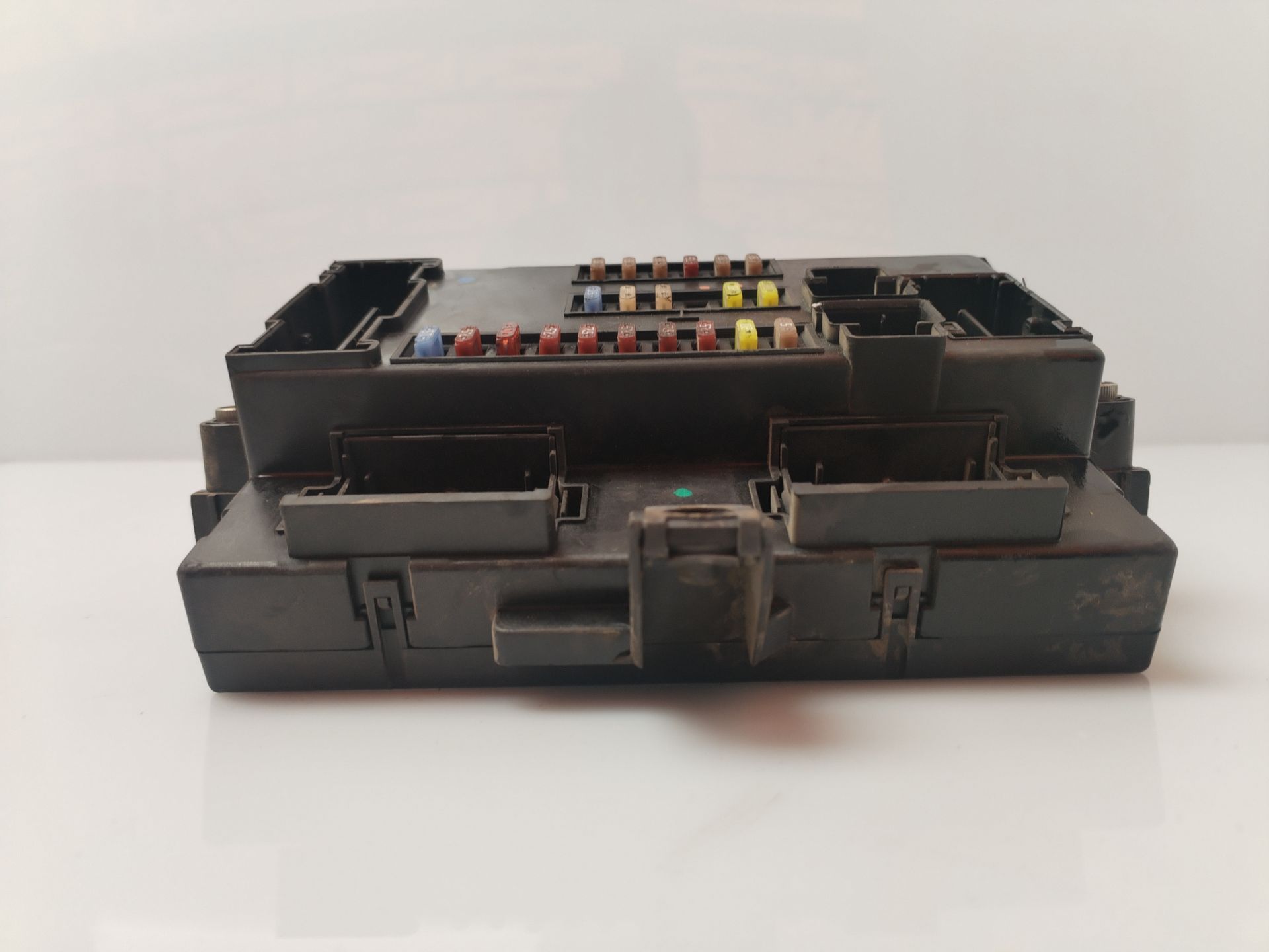 CAJA RELES / FUSIBLES 133692