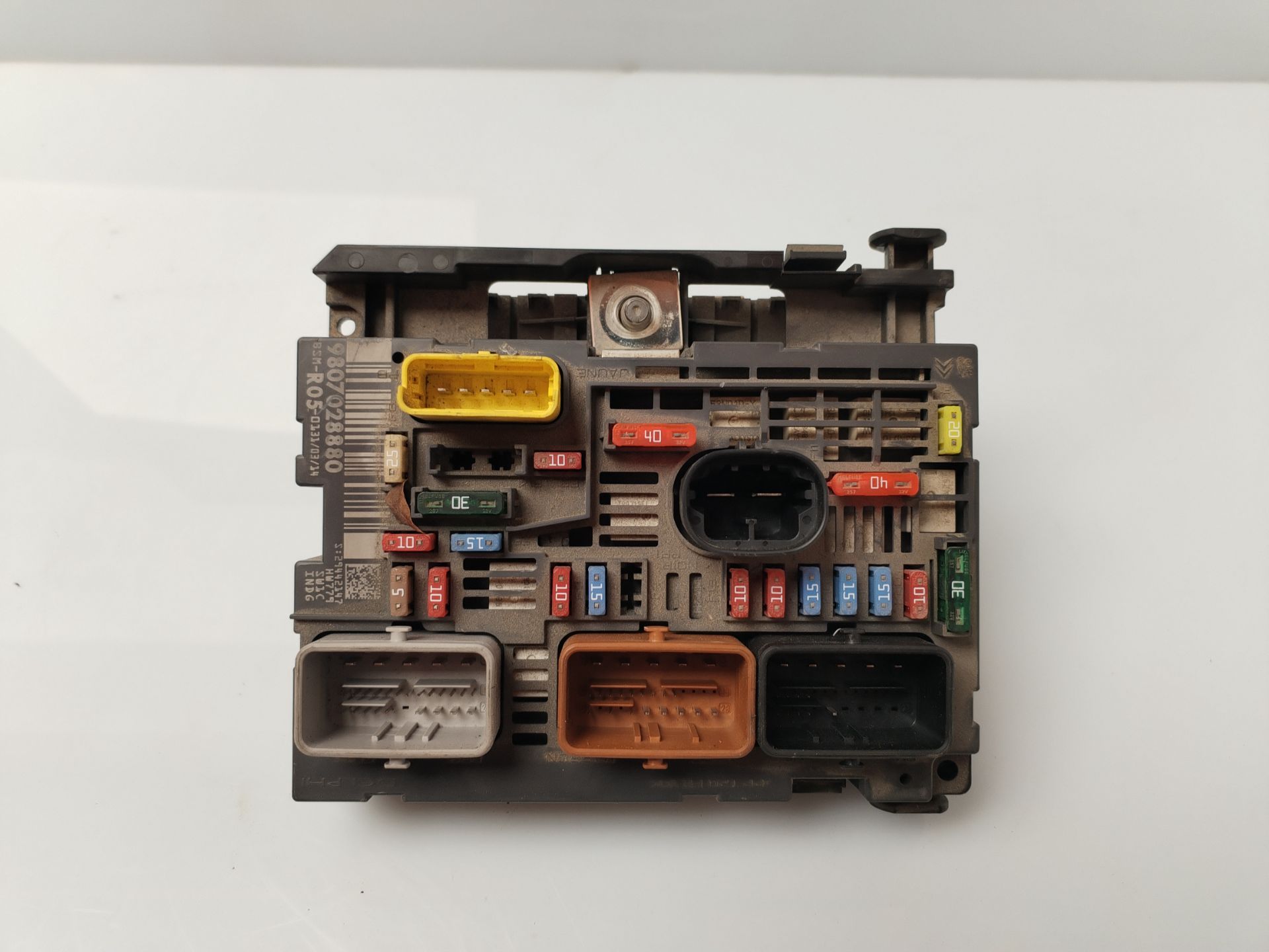 CAJA RELES / FUSIBLES 133357