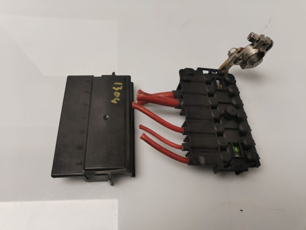 CAJA RELES / FUSIBLES 133839