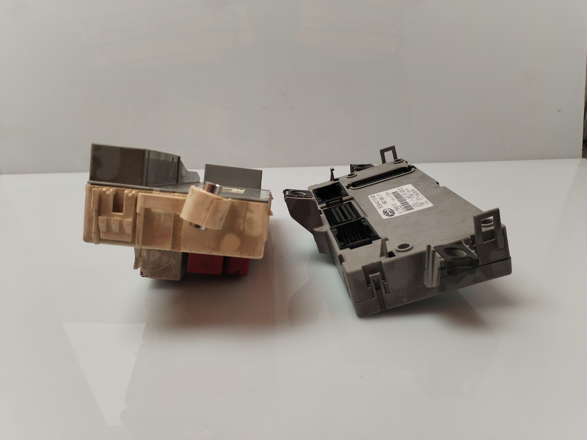 CAJA RELES / FUSIBLES 133154