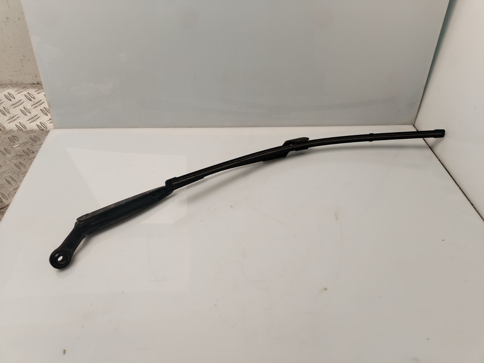 BRAZO LIMPIA DELANTERO IZQUIERDO 134371