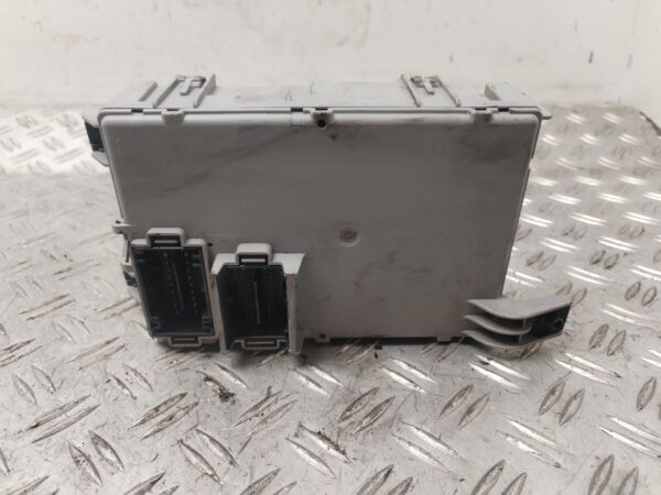 CAJA RELES / FUSIBLES 132627