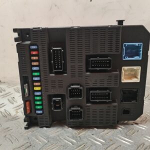 CAJA RELES / FUSIBLES 132812