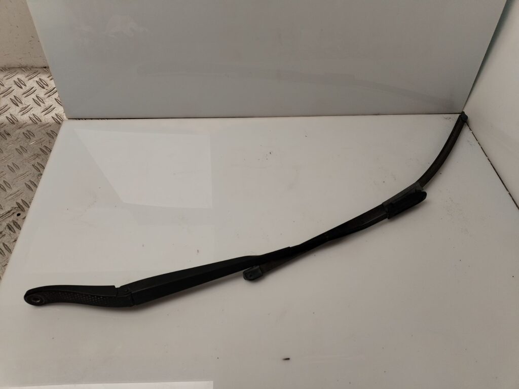 BRAZO LIMPIA DELANTERO DERECHO 133679
