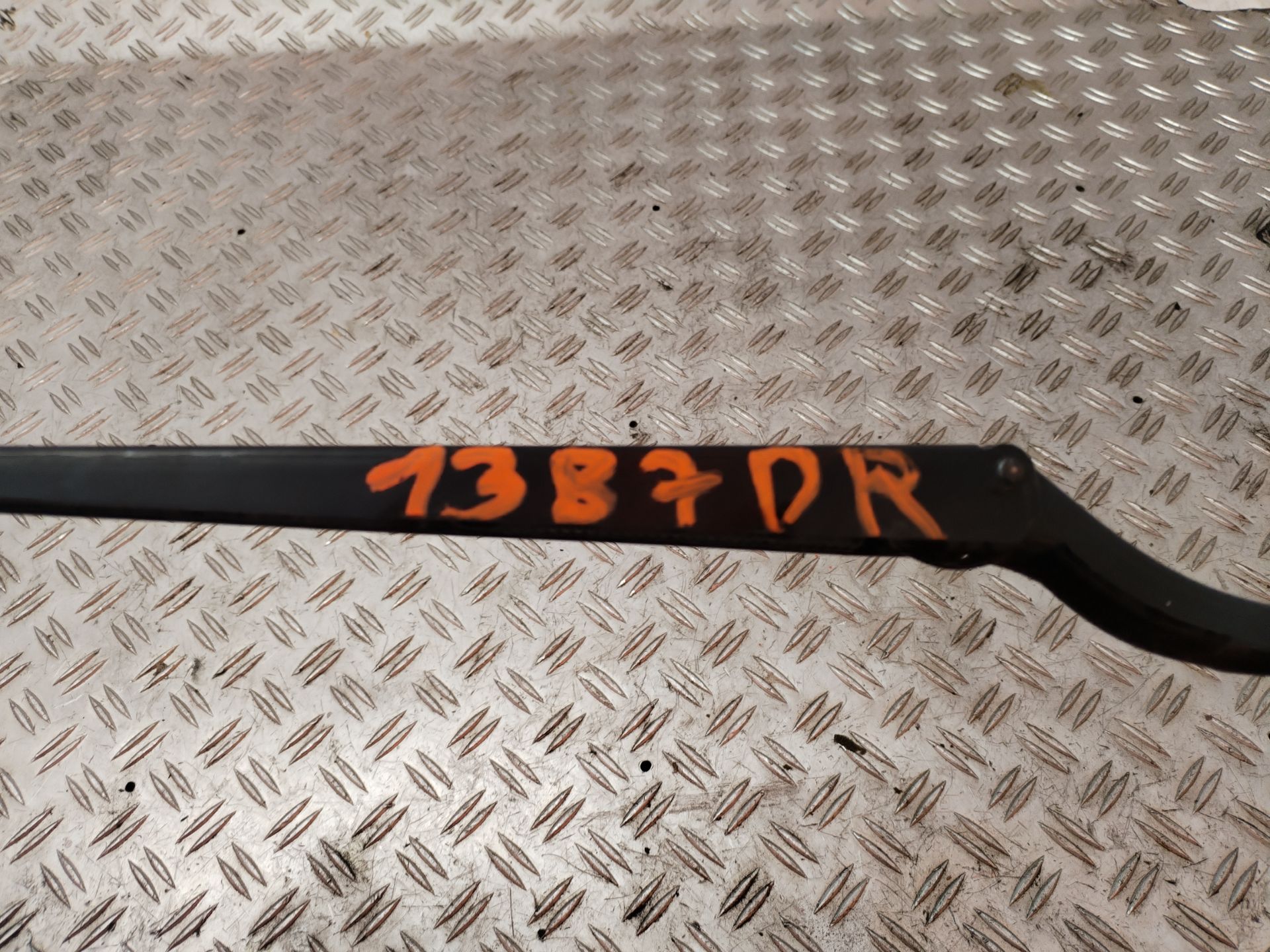 BRAZO LIMPIA DELANTERO DERECHO 132820