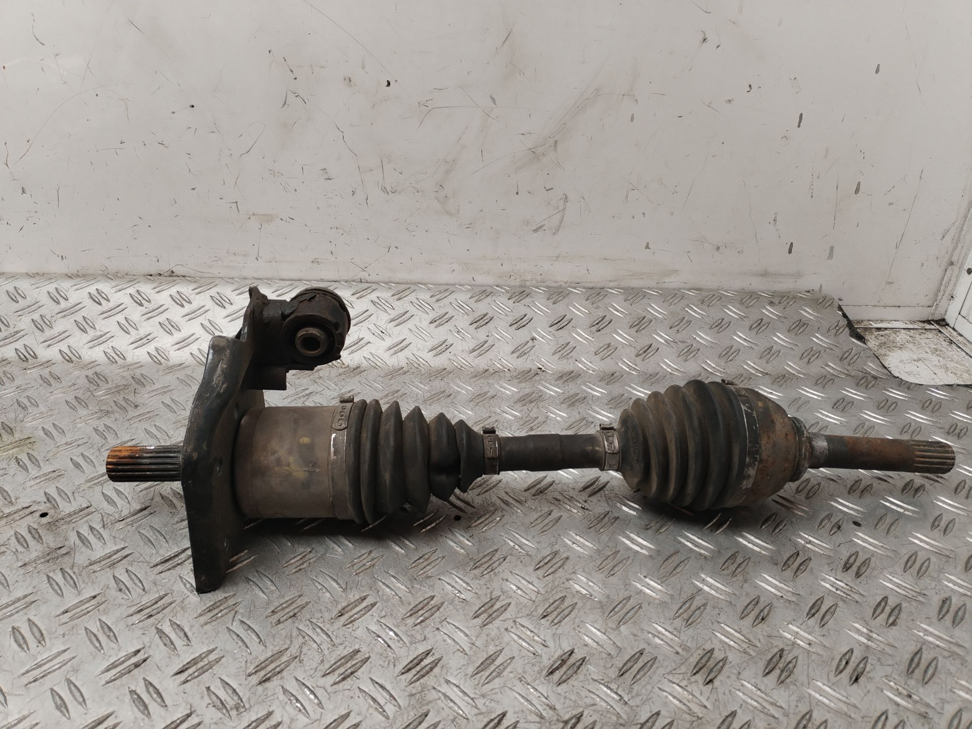 TRANSMISION TRASERA DERECHA 133927