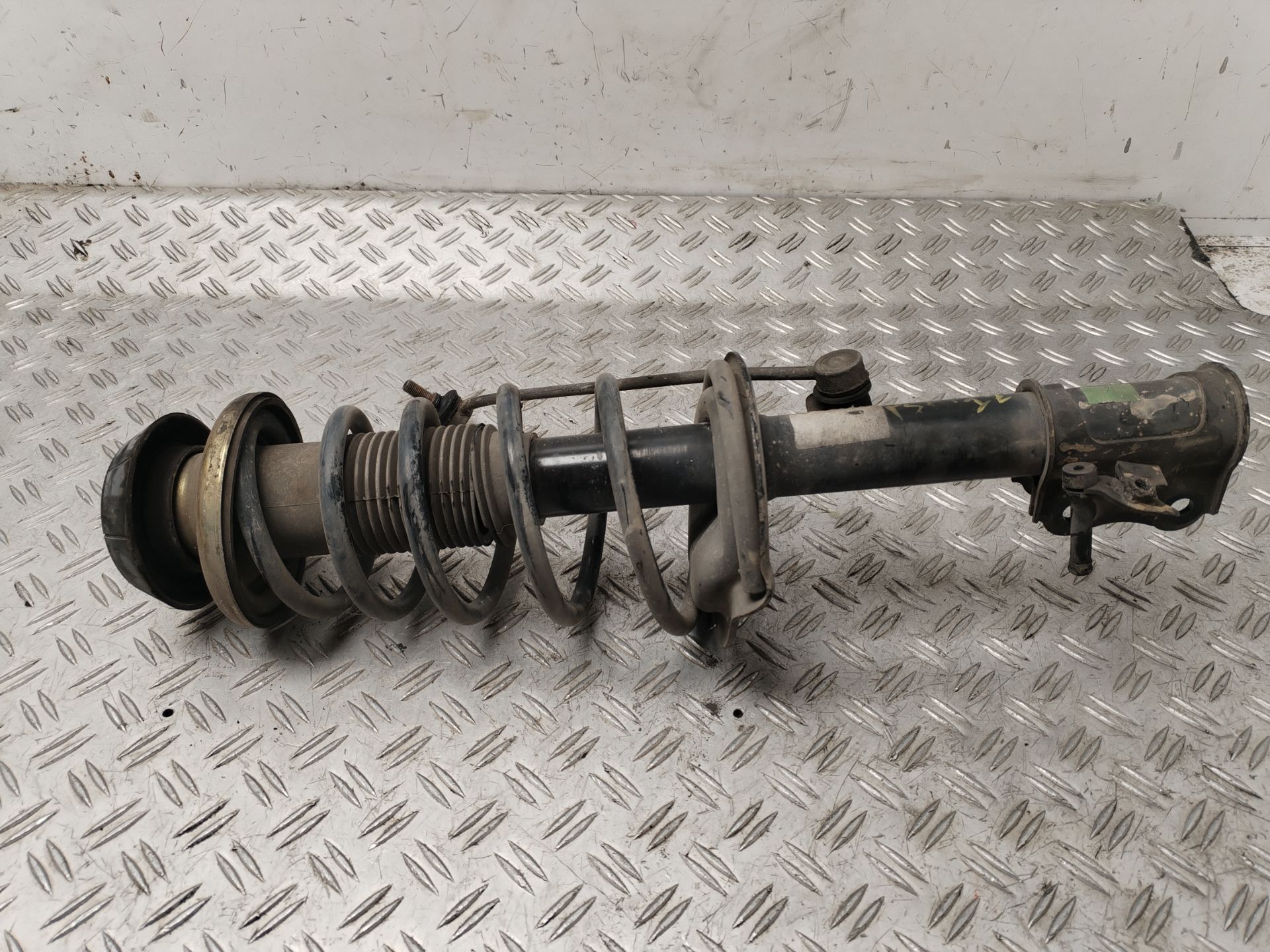 AMORTIGUADOR DELANTERO IZQUIERDO 133085