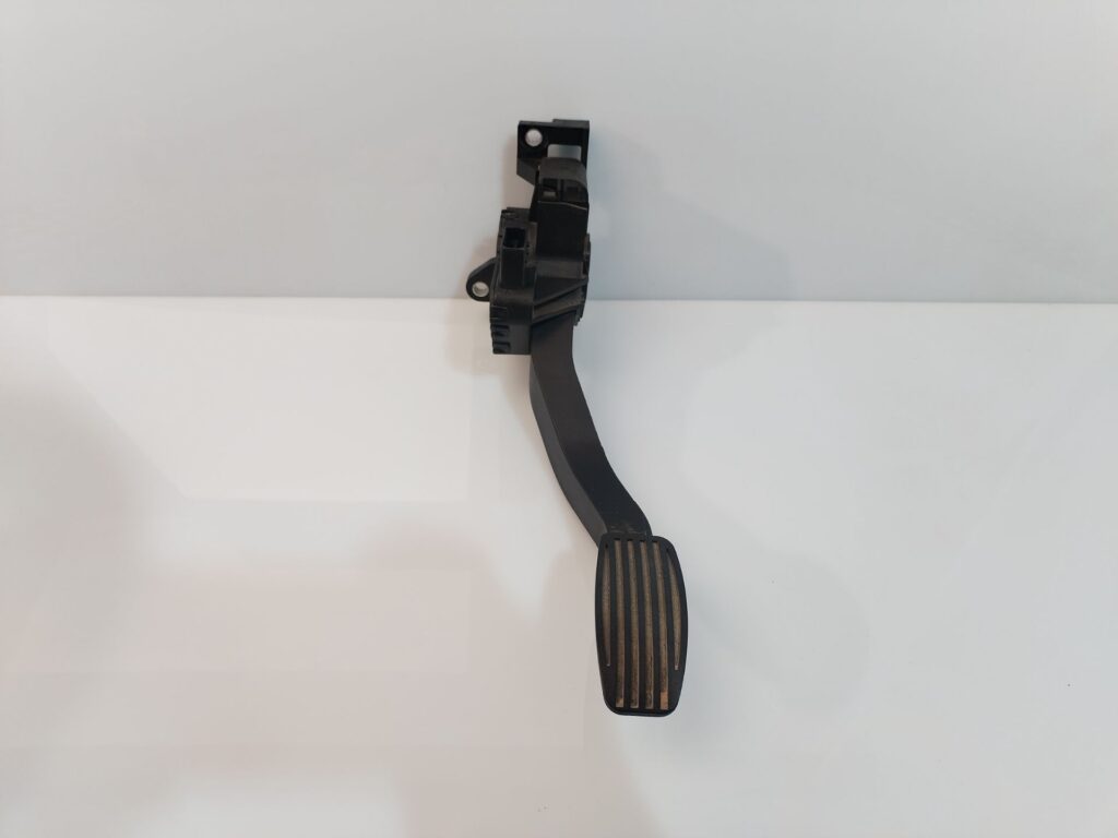 PEDAL ACELERADOR 132957