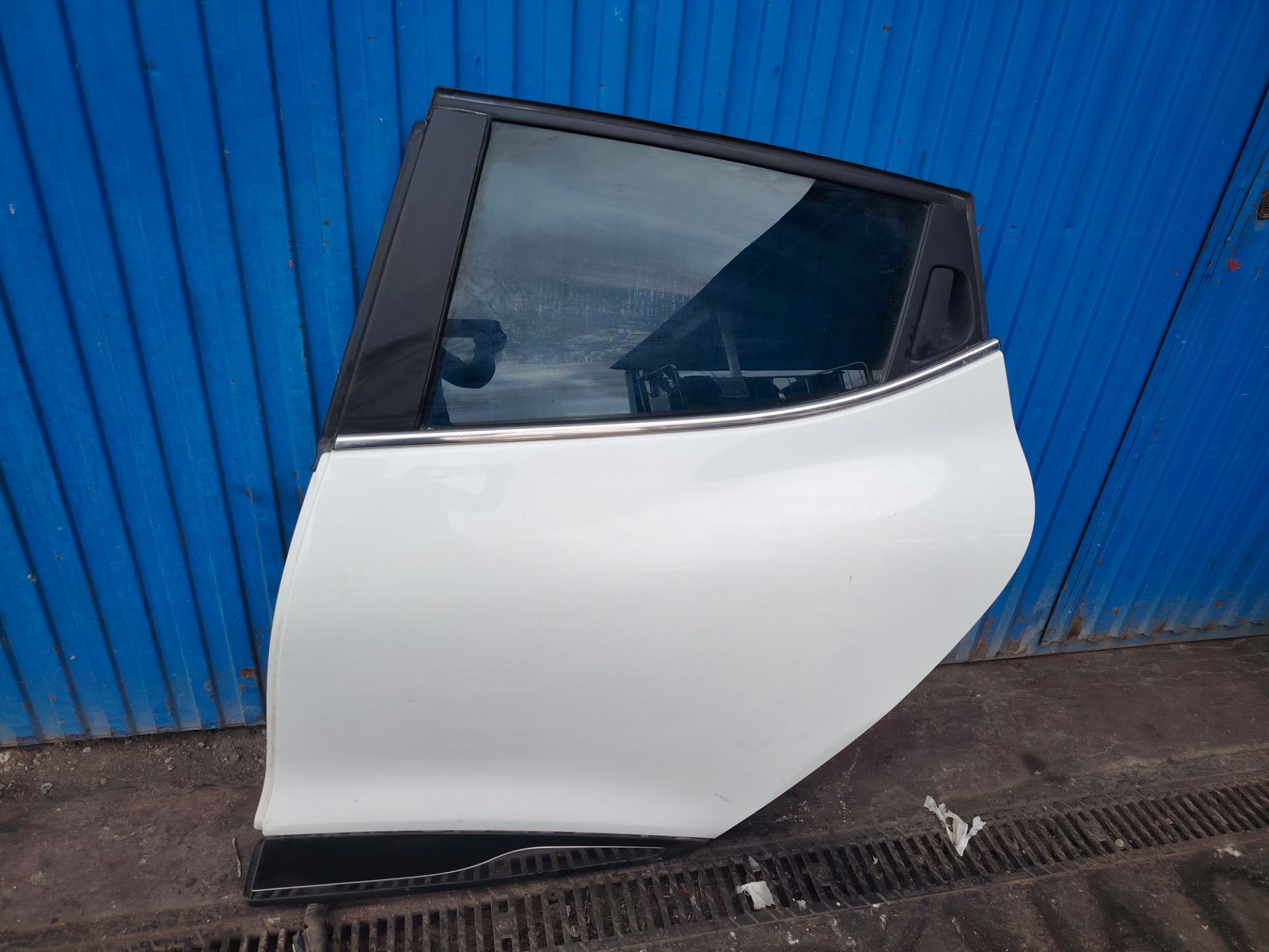 PUERTA TRASERA IZQUIERDA 134375