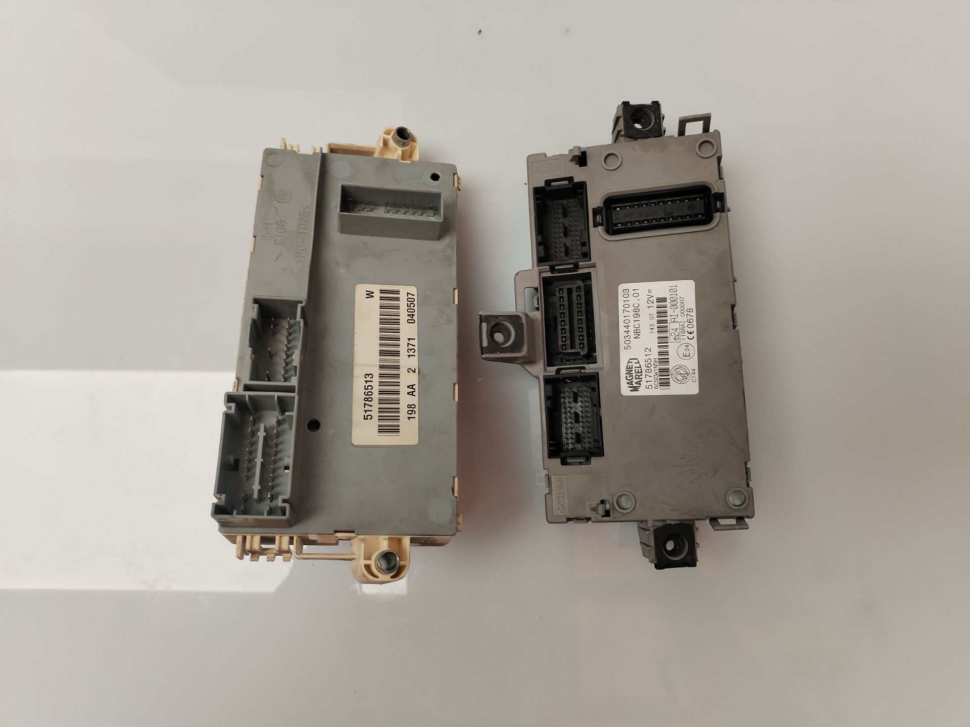 CAJA RELES / FUSIBLES 133154