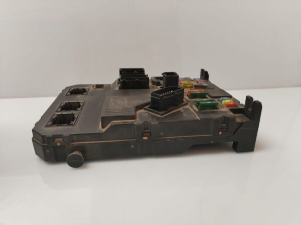 CAJA RELES / FUSIBLES 133892