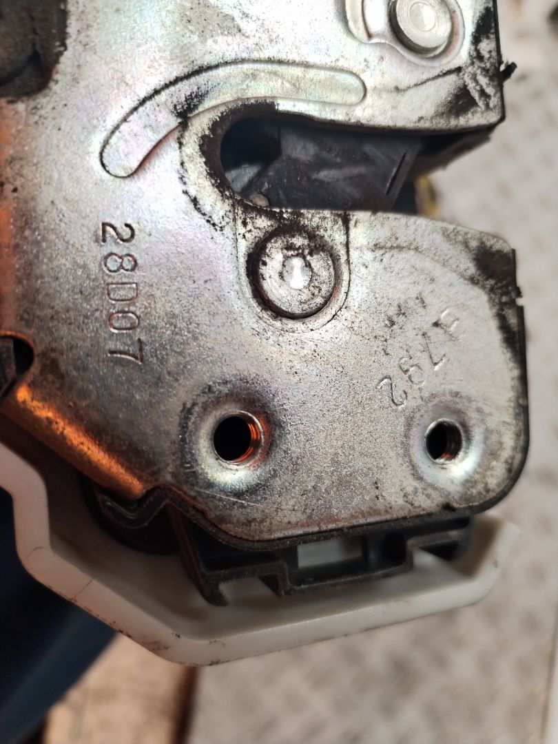 CERRADURA PUERTA DELANTERA DERECHA 133246