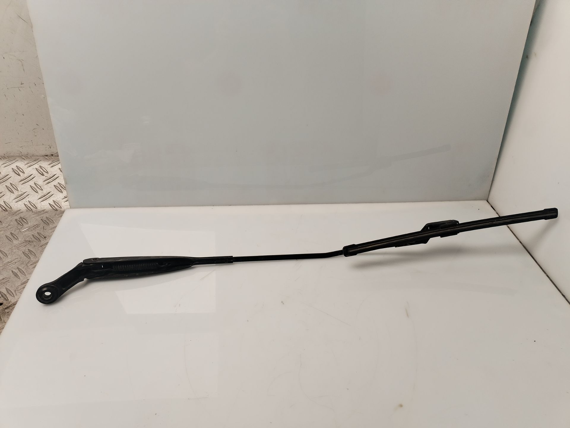 BRAZO LIMPIA DELANTERO DERECHO 134369