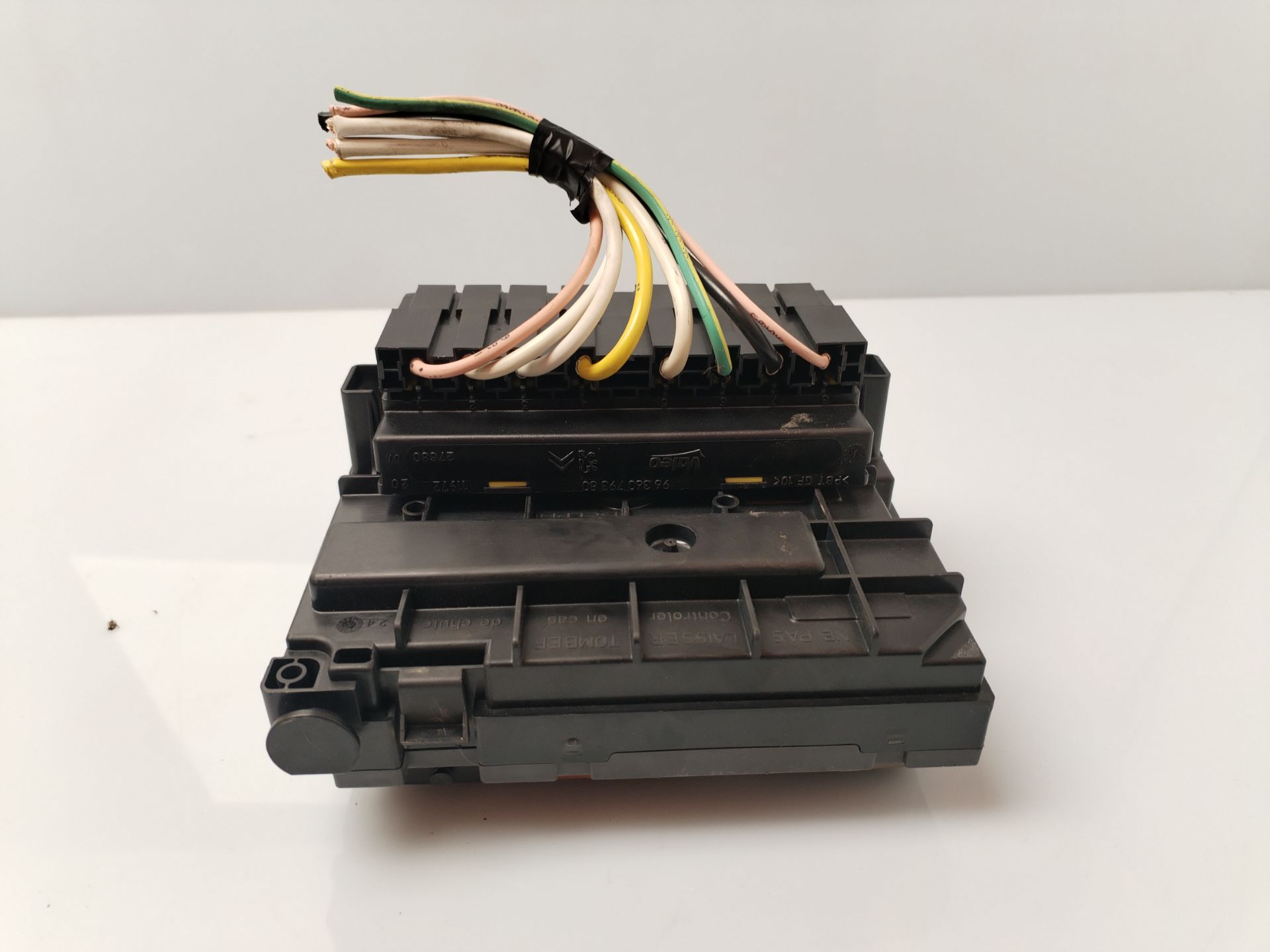 CAJA RELES / FUSIBLES 133357