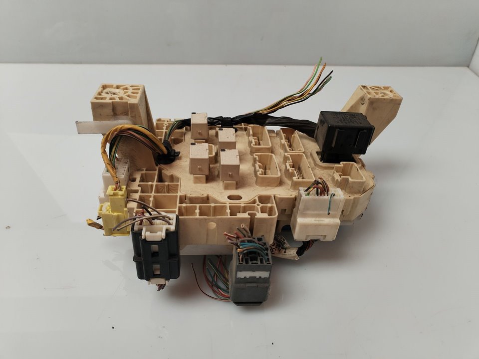 CAJA RELES / FUSIBLES 134088