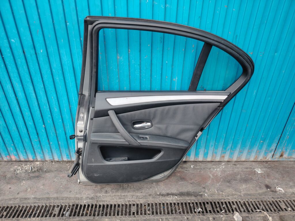 PUERTA TRASERA DERECHA 134381