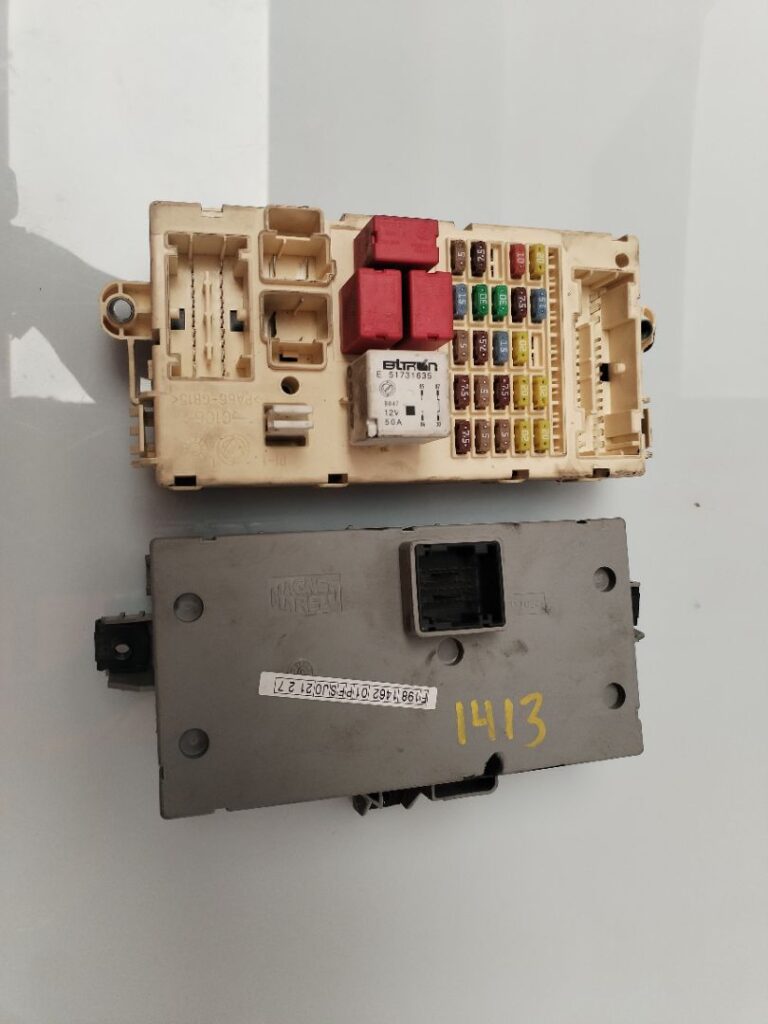 CAJA RELES / FUSIBLES 133154