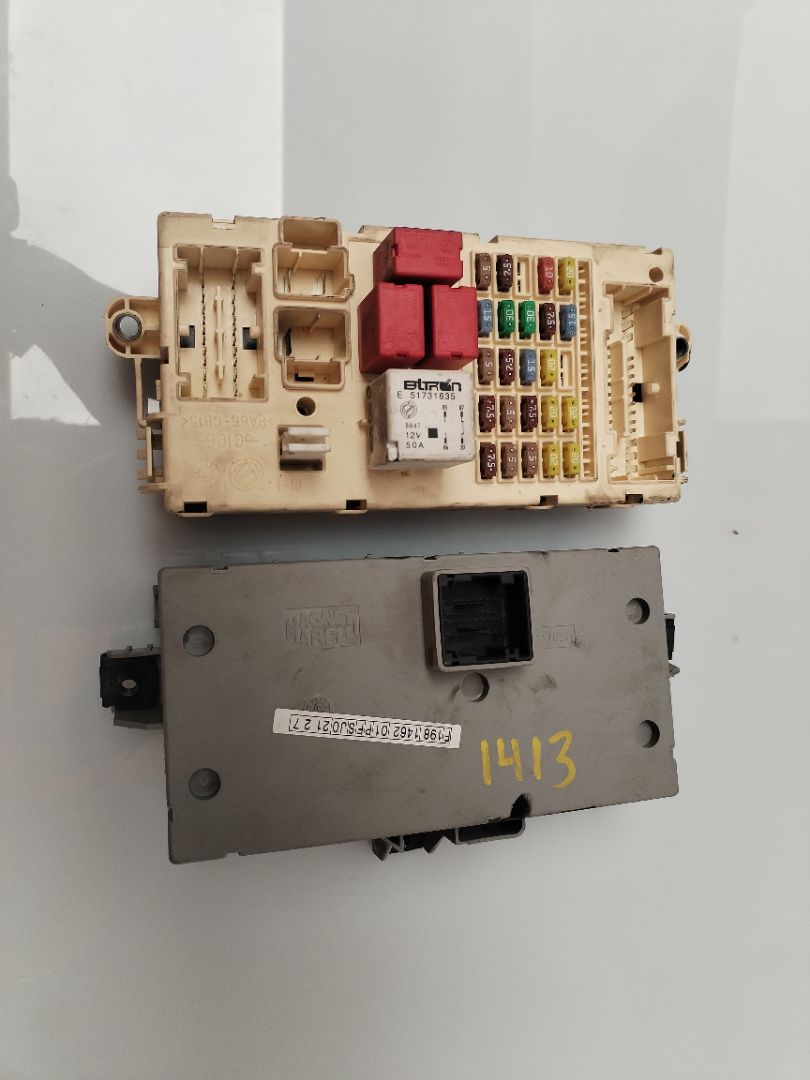 CAJA RELES / FUSIBLES 133154