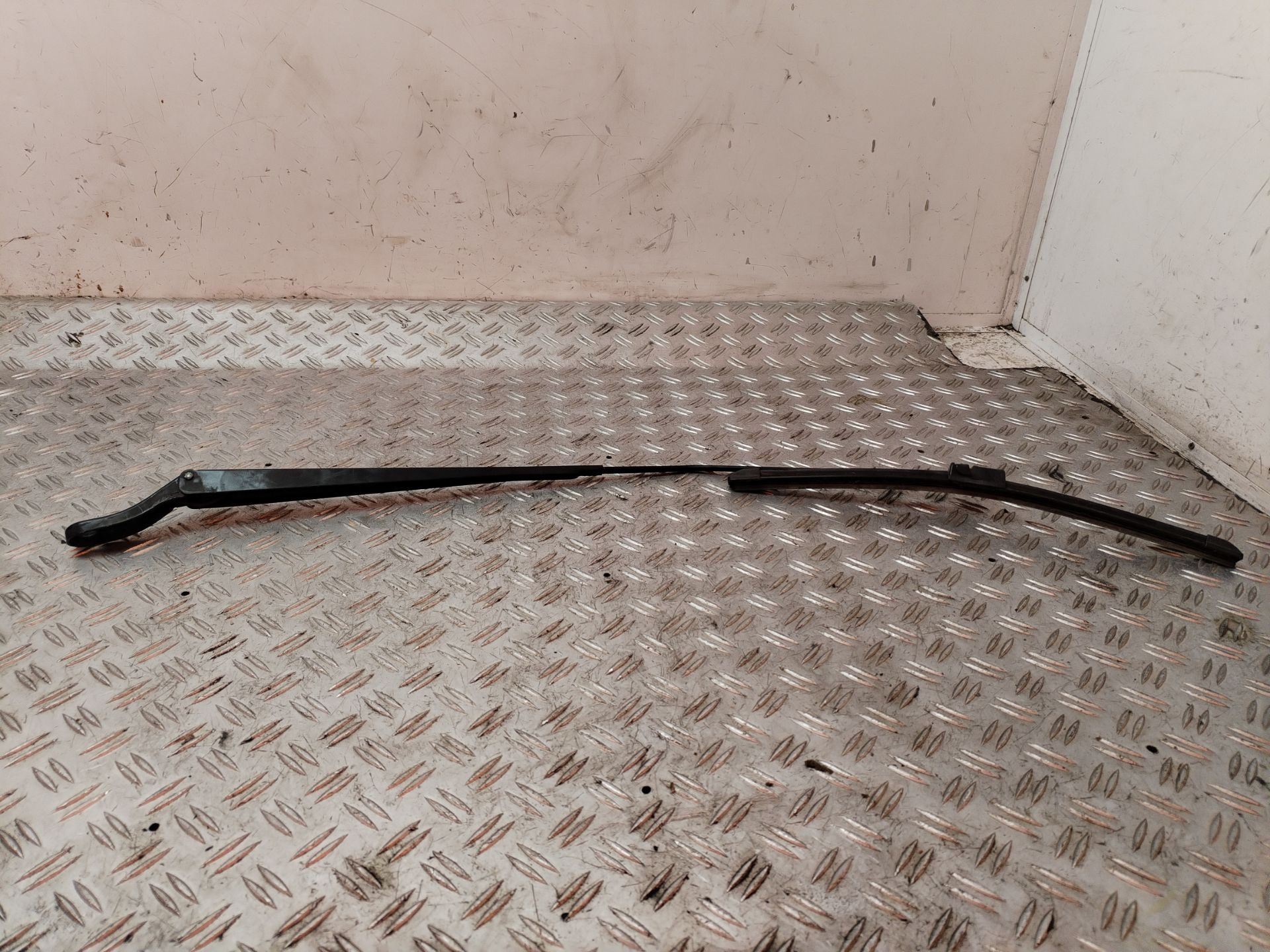 BRAZO LIMPIA DELANTERO DERECHO 132820